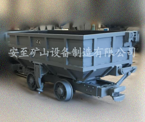 曲軌礦車